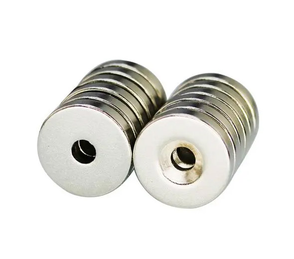Countersunk hole strong magnet